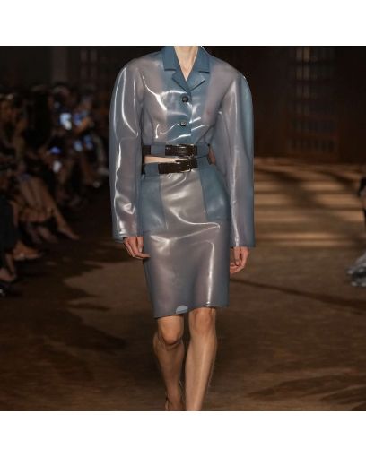 Chez Ferragamo, la taille reprend de la hauteur