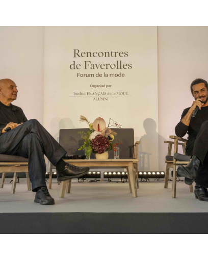 À Faverolles, deux fauteuils suffisent à faire un forum