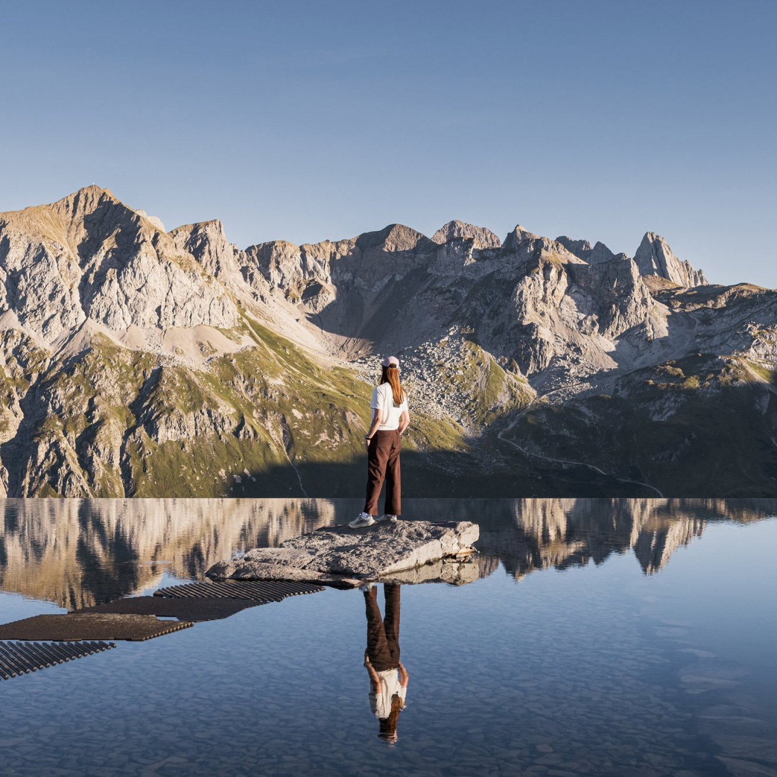 La montagne qui se regarde exister