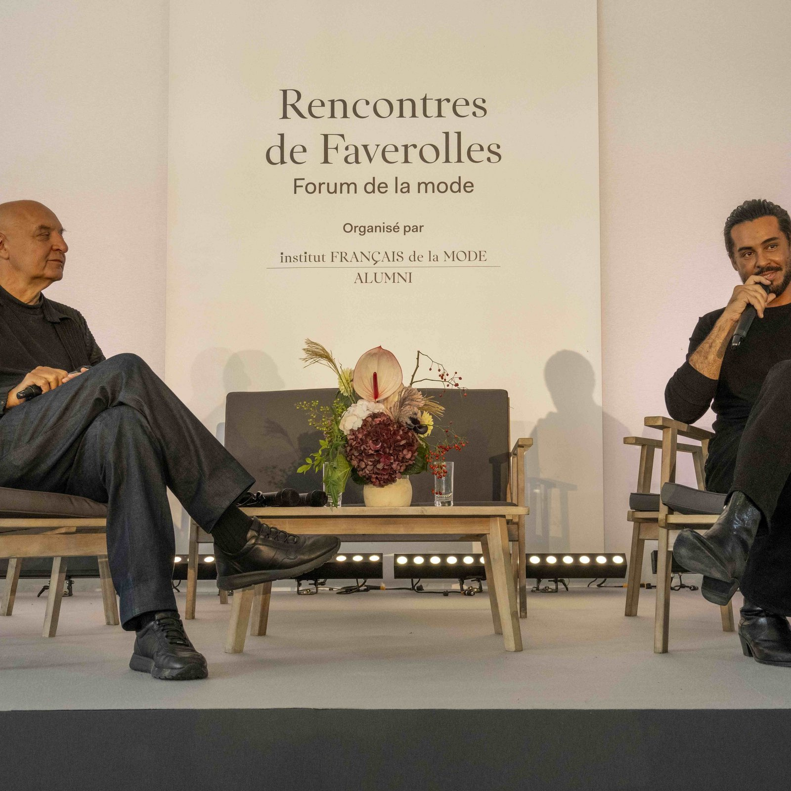 À Faverolles, deux fauteuils suffisent à faire un forum